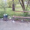 Парк 10-летия Ангарска: урна у скамейки