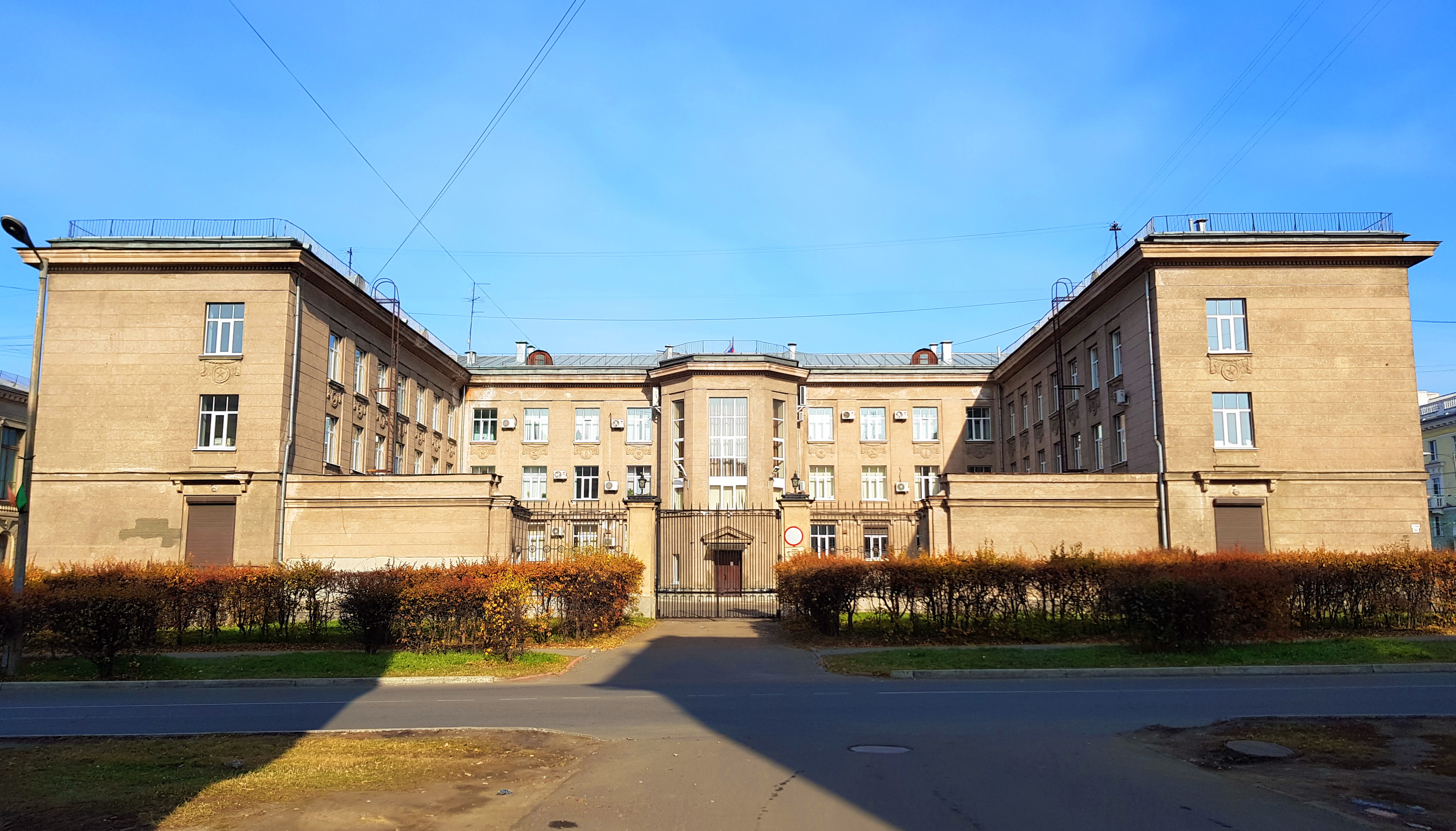 администрацыя сзади))))))