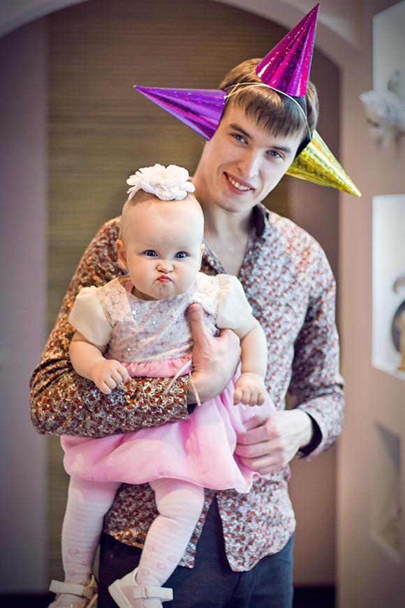 Папуля и дочурка прикалываются)