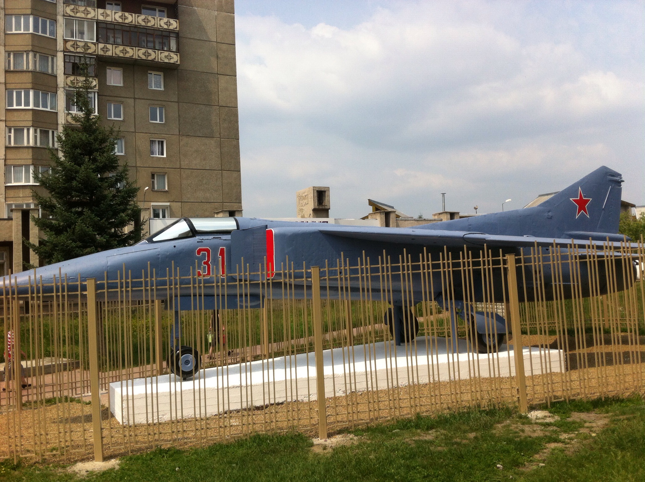 Самолет МиГ-23Б