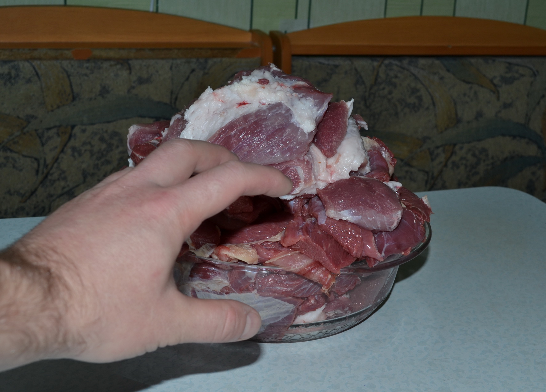 Рука Сирёги коия указует на мясо)))))