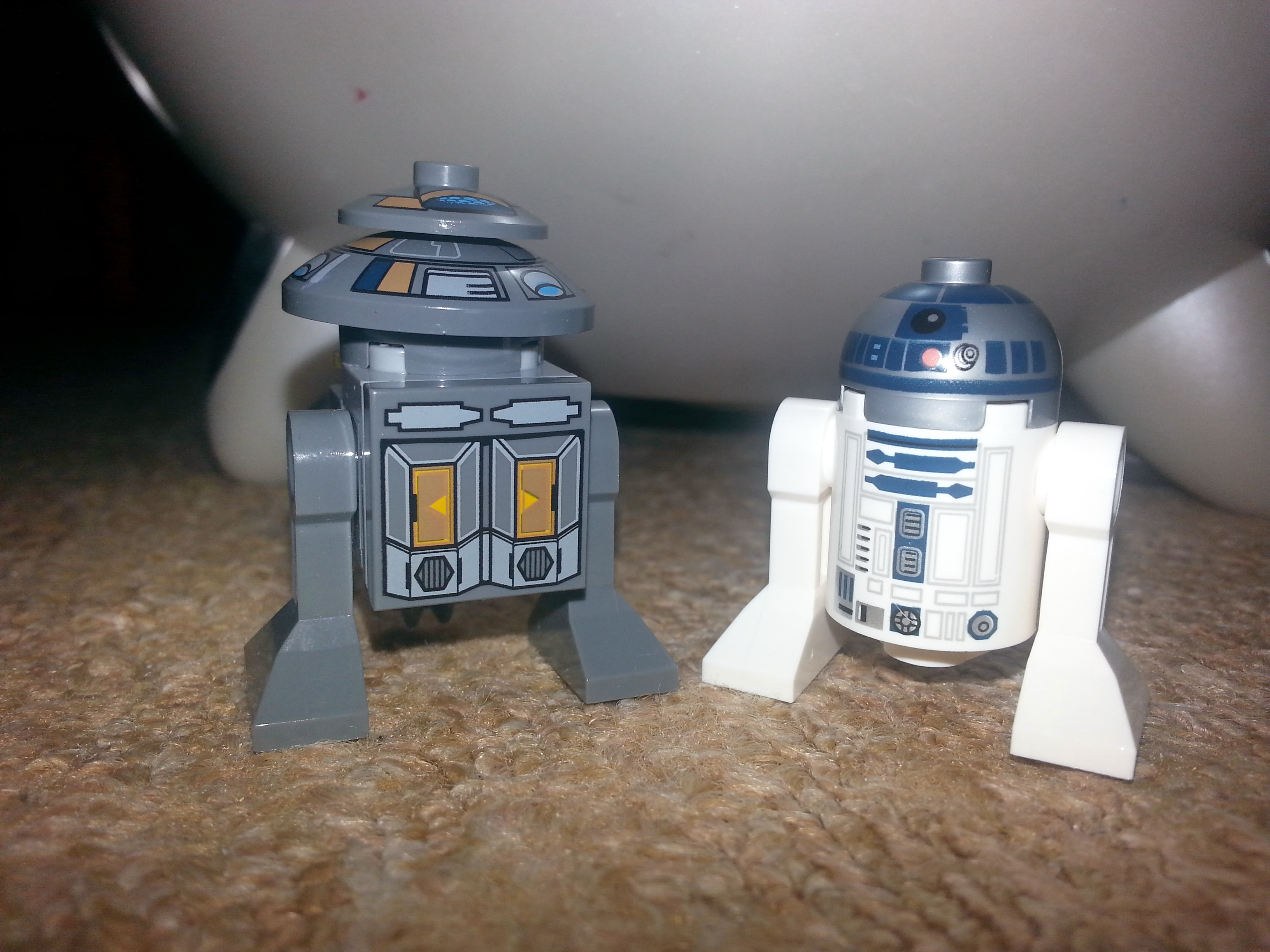 R2-D2 и T7-O1 друзья навеки))))