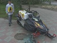 Николай Солодков и его снегоход. Фото АС Байкал ТВ. Николай Солодков и его снегоход. Фото АС Байкал ТВ.