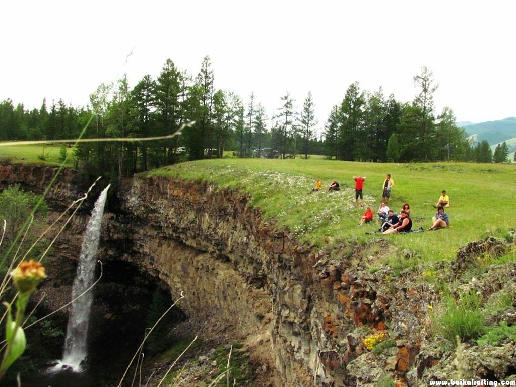 водопад на Жом Болоке