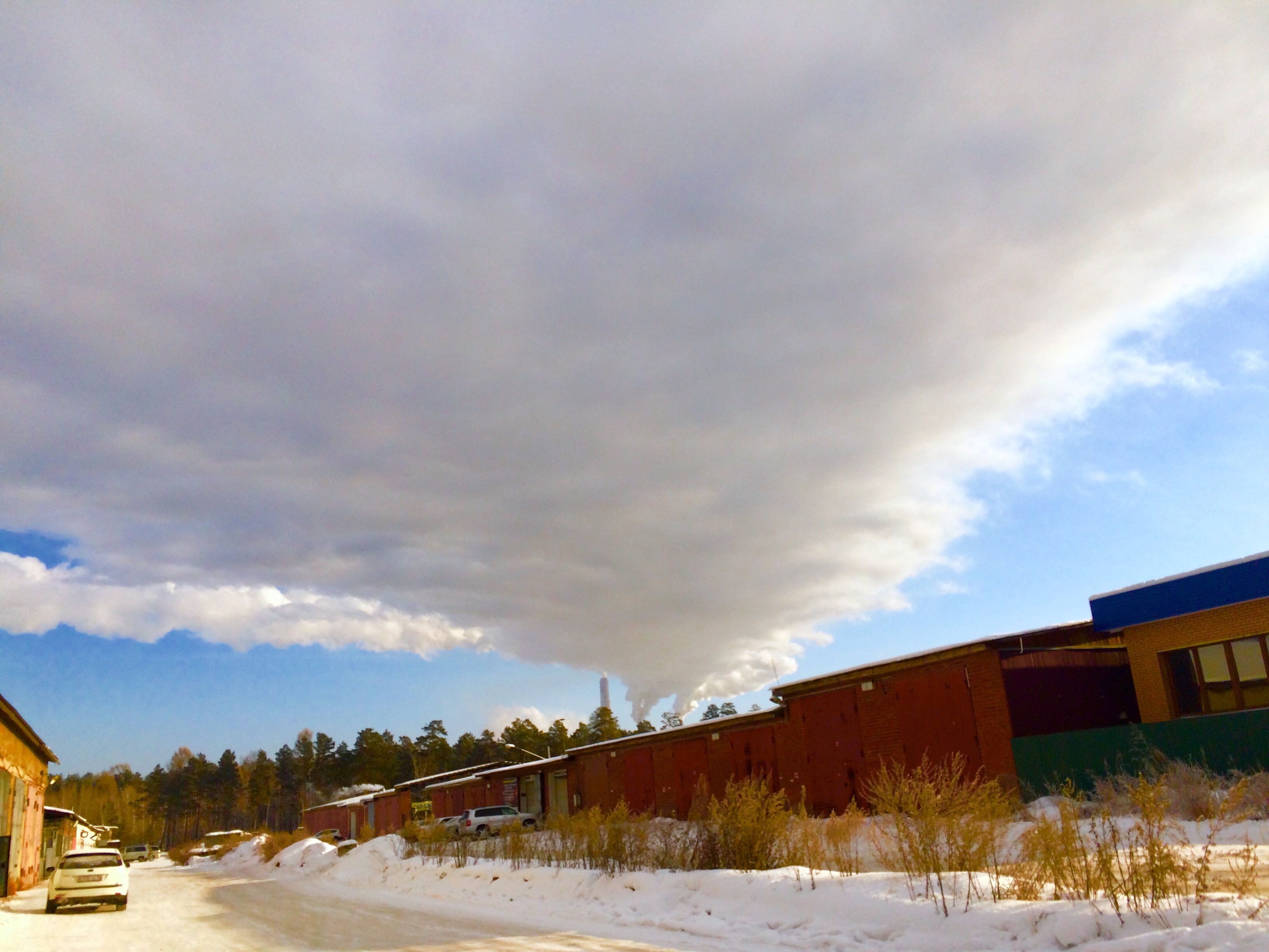 Облачно.. Местами возможны осадки в виде пепла...