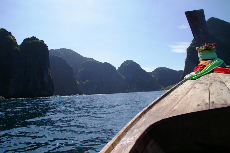 Плывем в бухту Майя Бэй