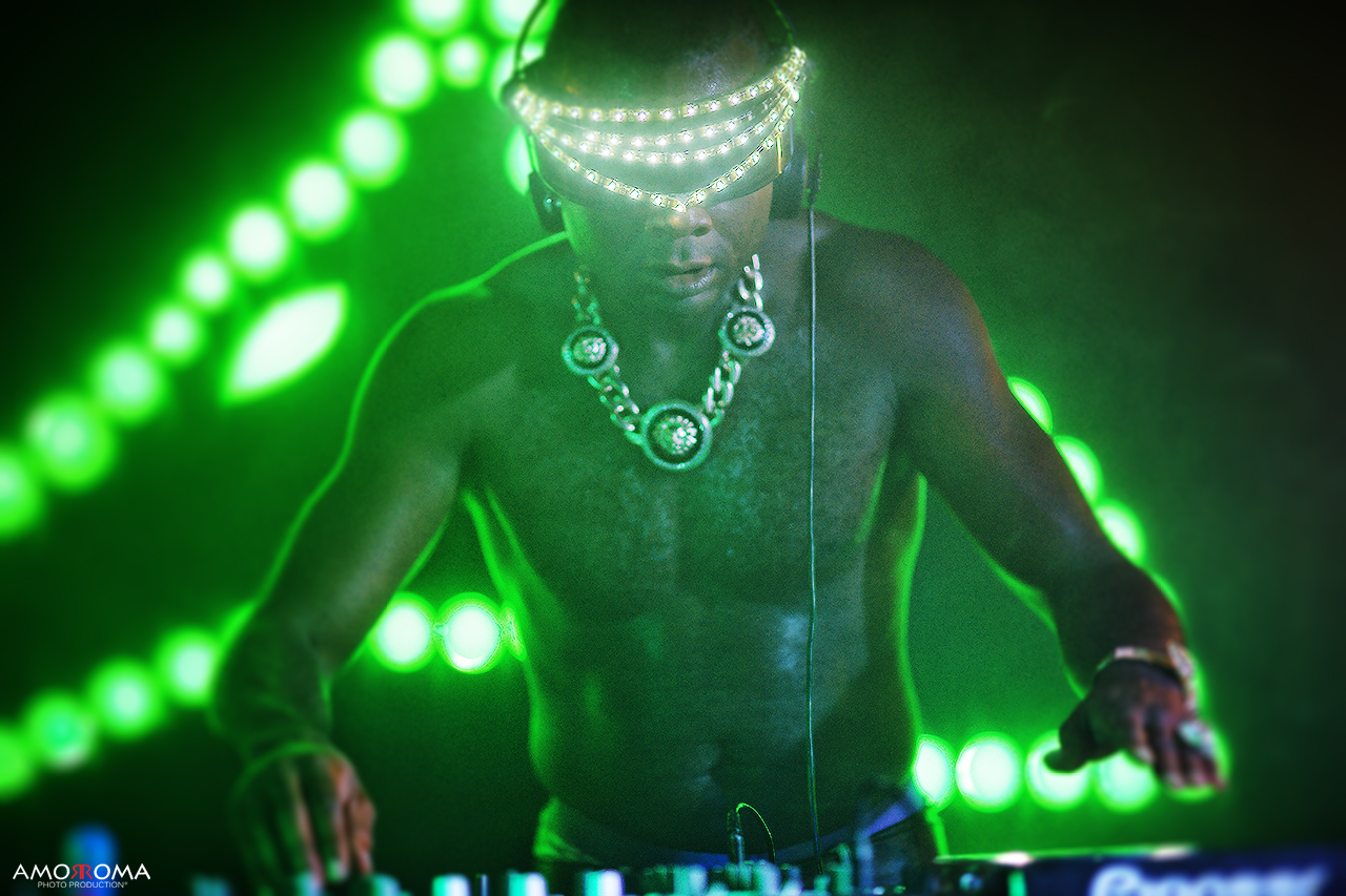 dj Motiv8 Black Yead Peas в Dobermann