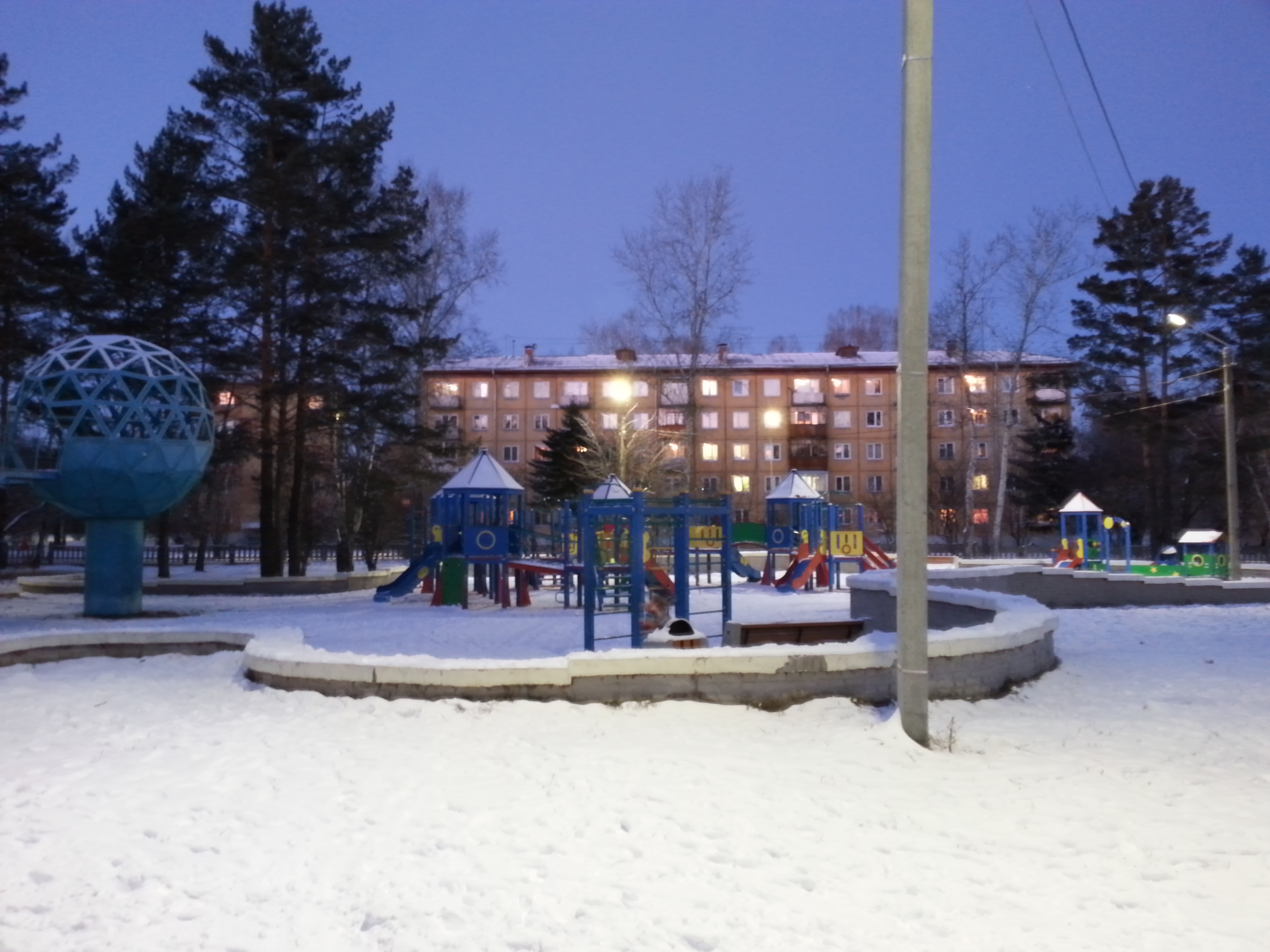 детплощадка за Савриком .... вечер