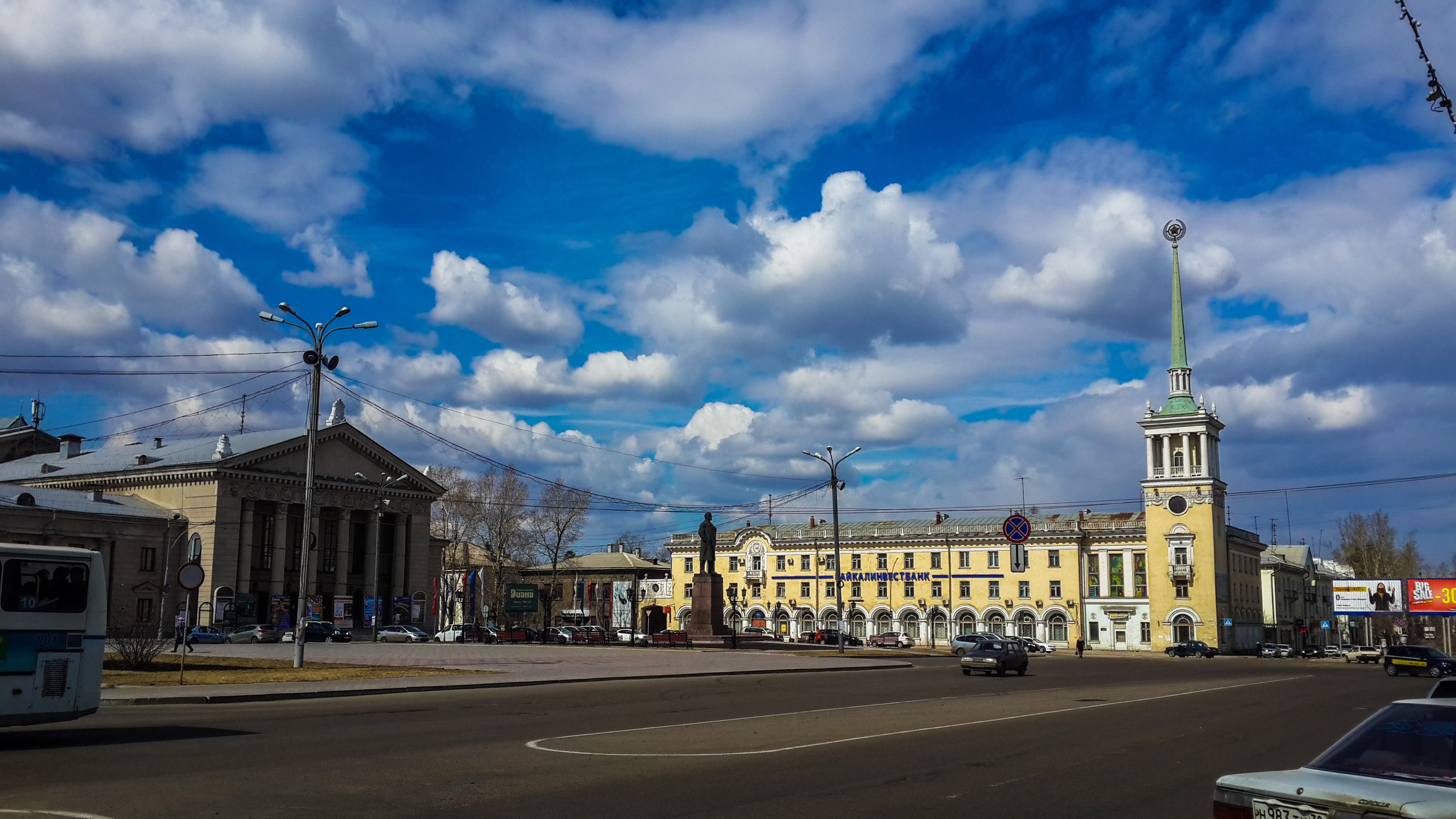 полдень на площади 