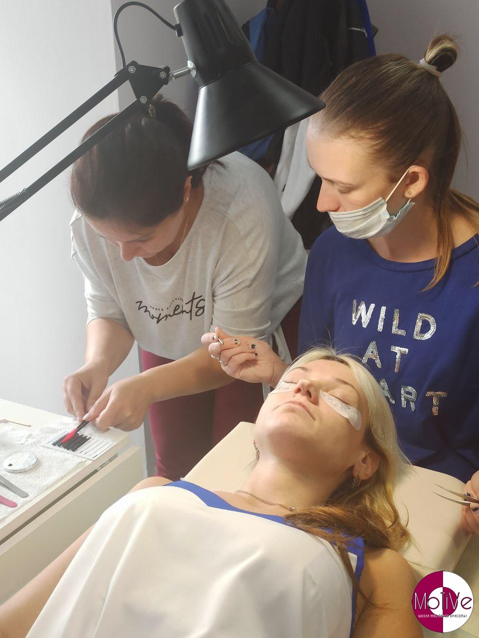 Обучение наращиванию ресниц