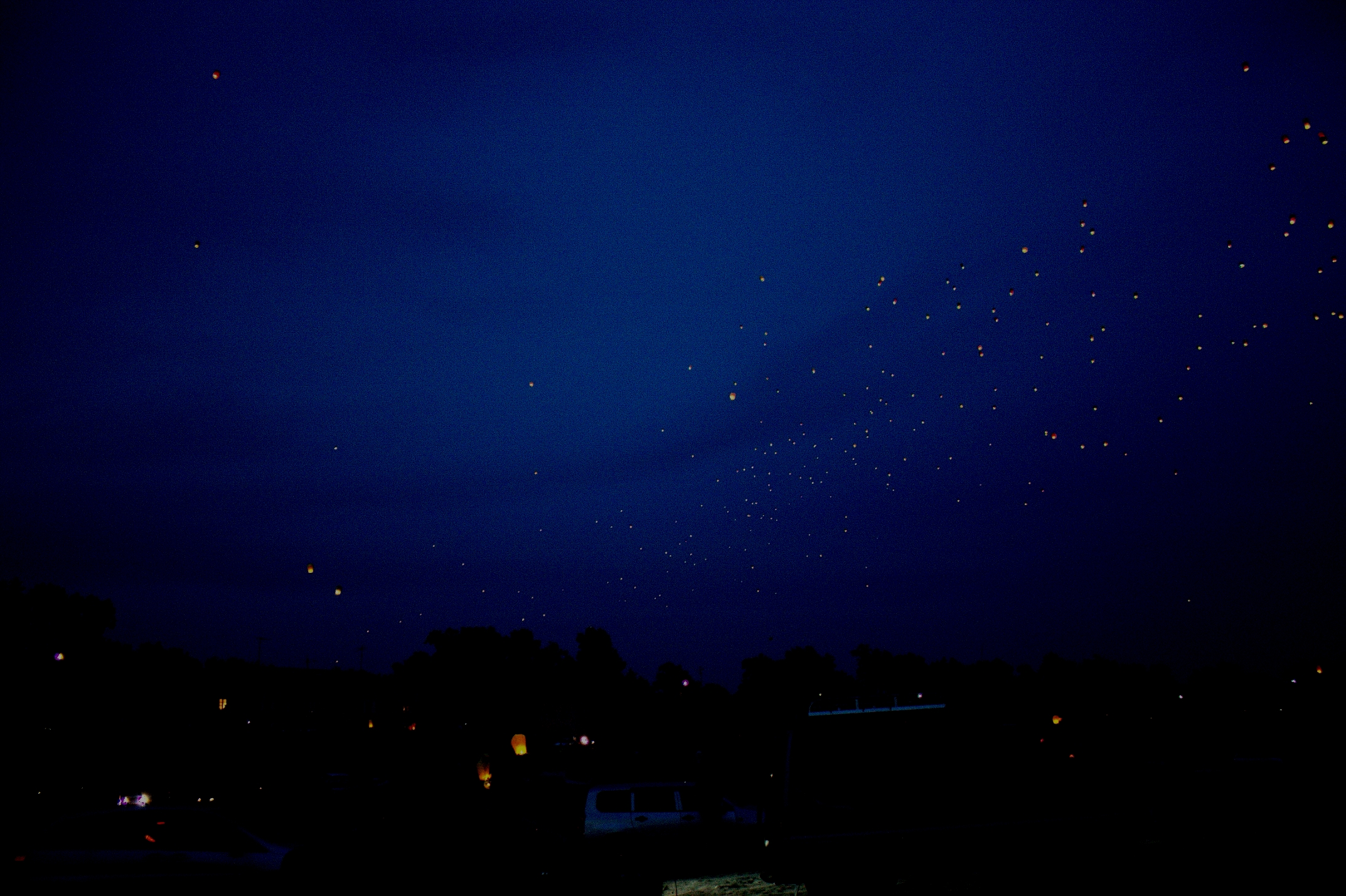 Первый общегородской запуск летающих фонарей