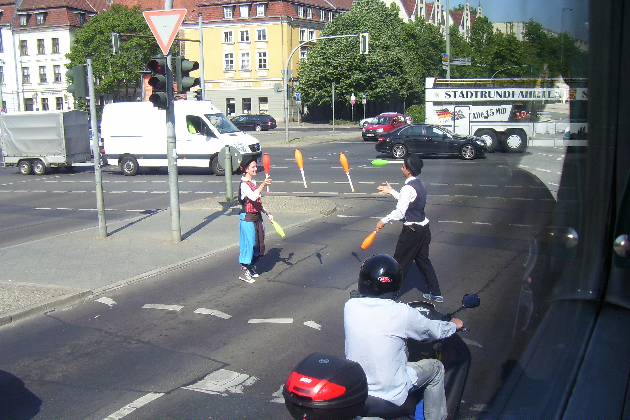 Жонглеры на светофоре