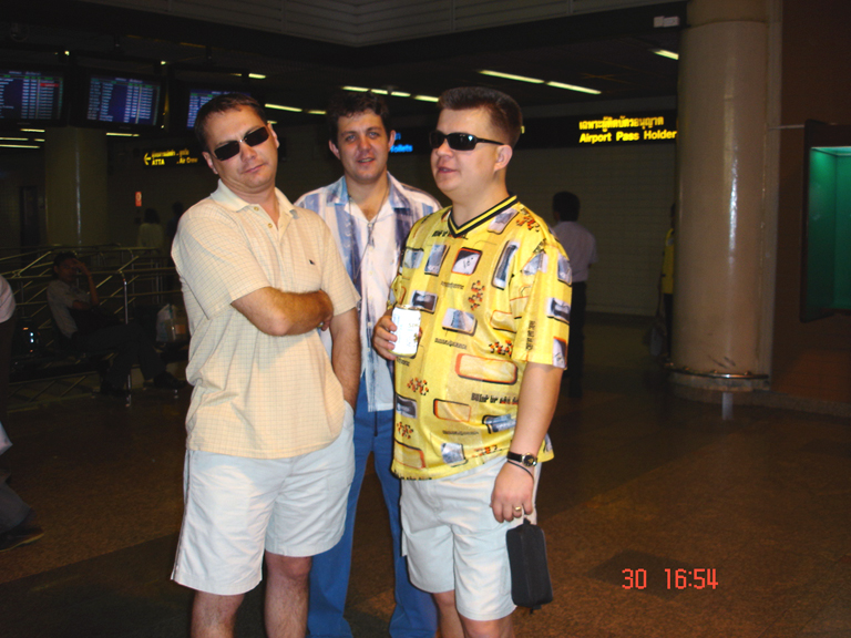 Таиланд - 2004 не успели прилететь и уже похмеляемся)))
