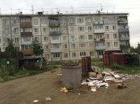 Мусорка: Вообще жилой фонд посёлка смотрится довольно удручающе