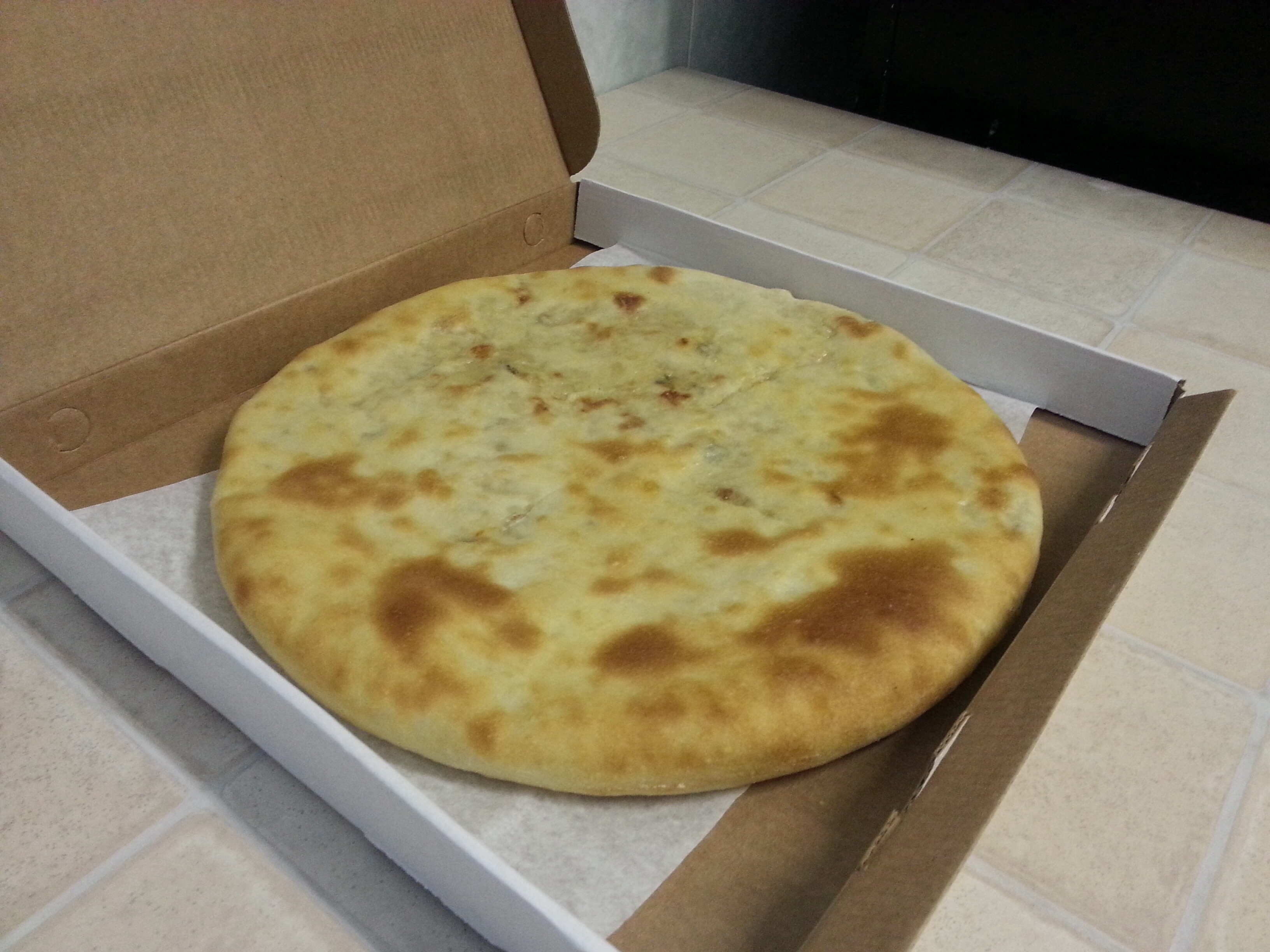 Закрытый пирог из дрожжевого теста