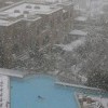 Декабрь 2013 год снегопад в  Иерусалиме. В бассейне плавает турист ... русский наверное))))))))