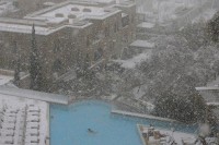 Декабрь 2013 год снегопад в Иерусалиме.В бассейне плавает турист ... русский наверное)))))))) Декабрь 2013 год снегопад в Иерусалиме.В бассейне плавает турист ... русский наверное))))))))