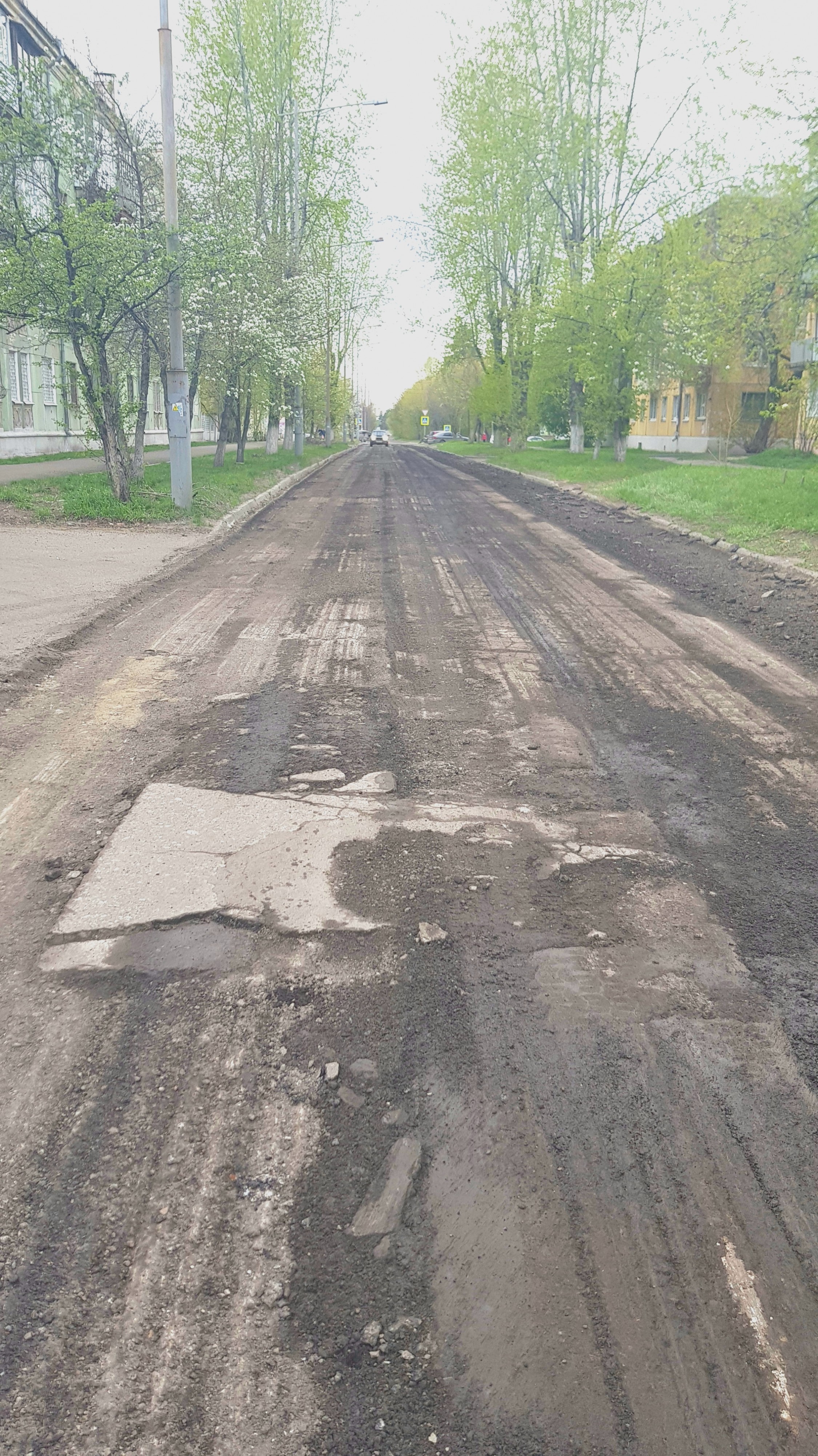 на Саянской меняют асфальт))))))