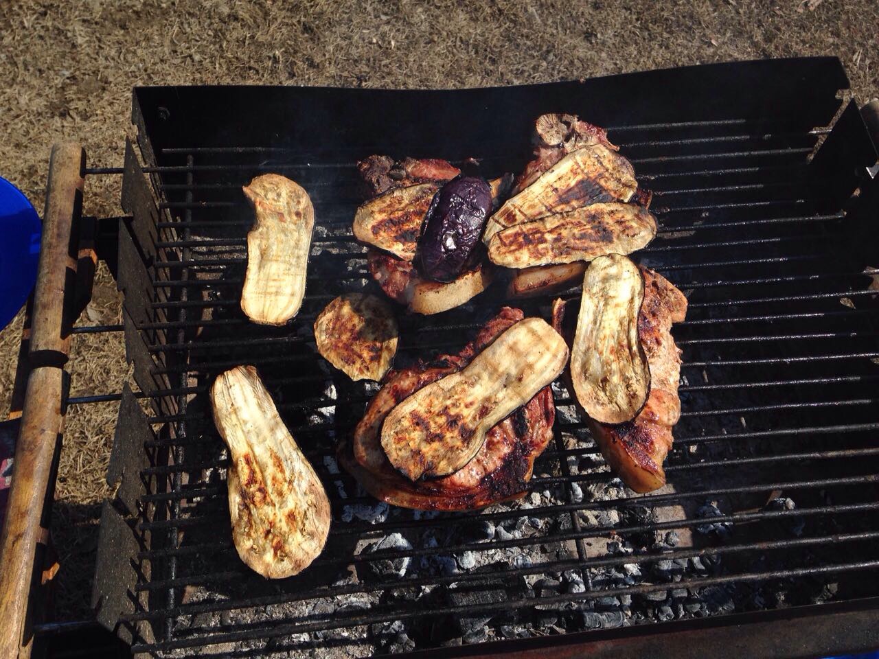 Обед (мясо с баклажаном)