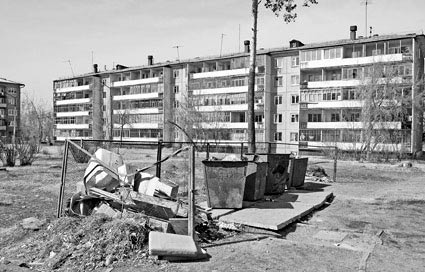 Этот двор обслуживают сразу две управляющие компании, но результатов не заметно