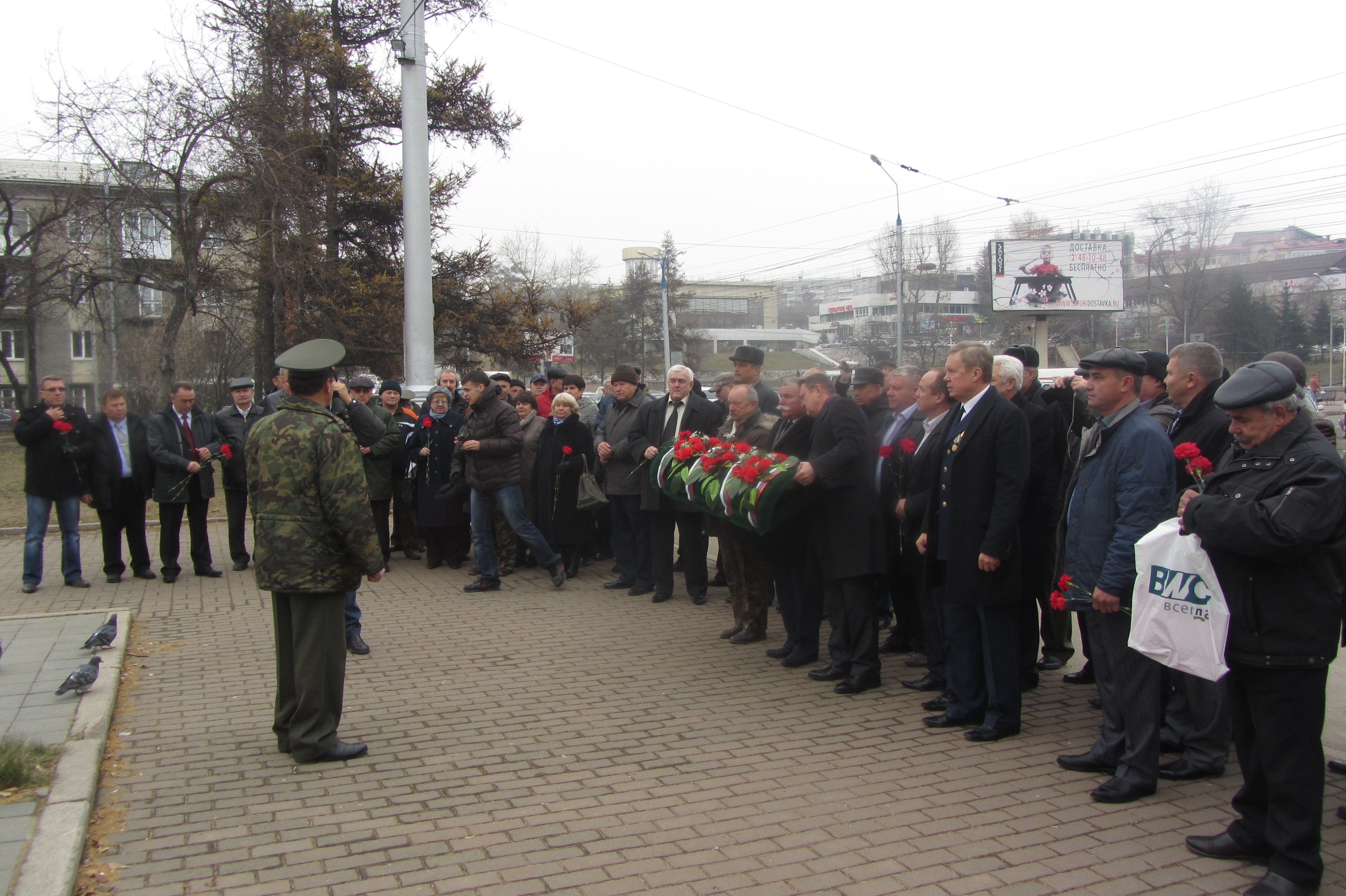 Возложение гирлянды в честь погибших в боевых действиях Иркутян 25 октября 2013г.