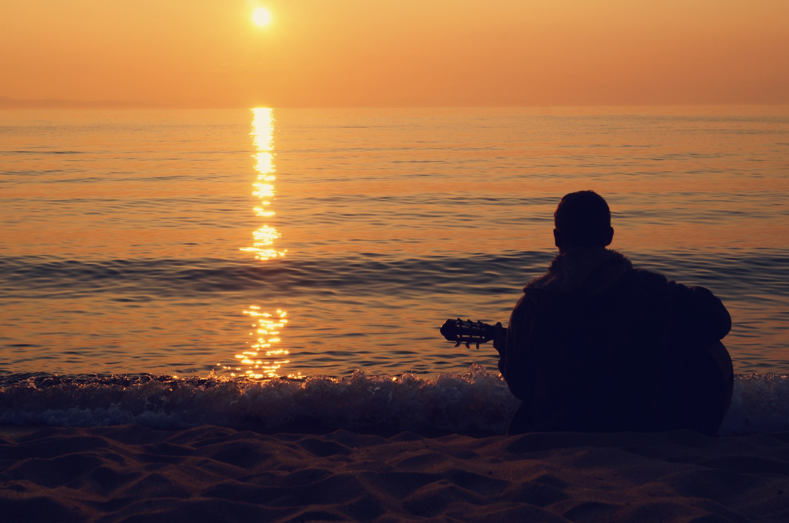 Вечер. Берег. Песня.