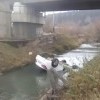 Шевроле улетел под мост в Иркутске Шевроле улетел под мост в Иркутске