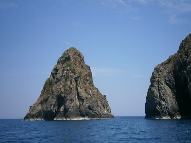  Домики прямо на скалах, высоко- высоко