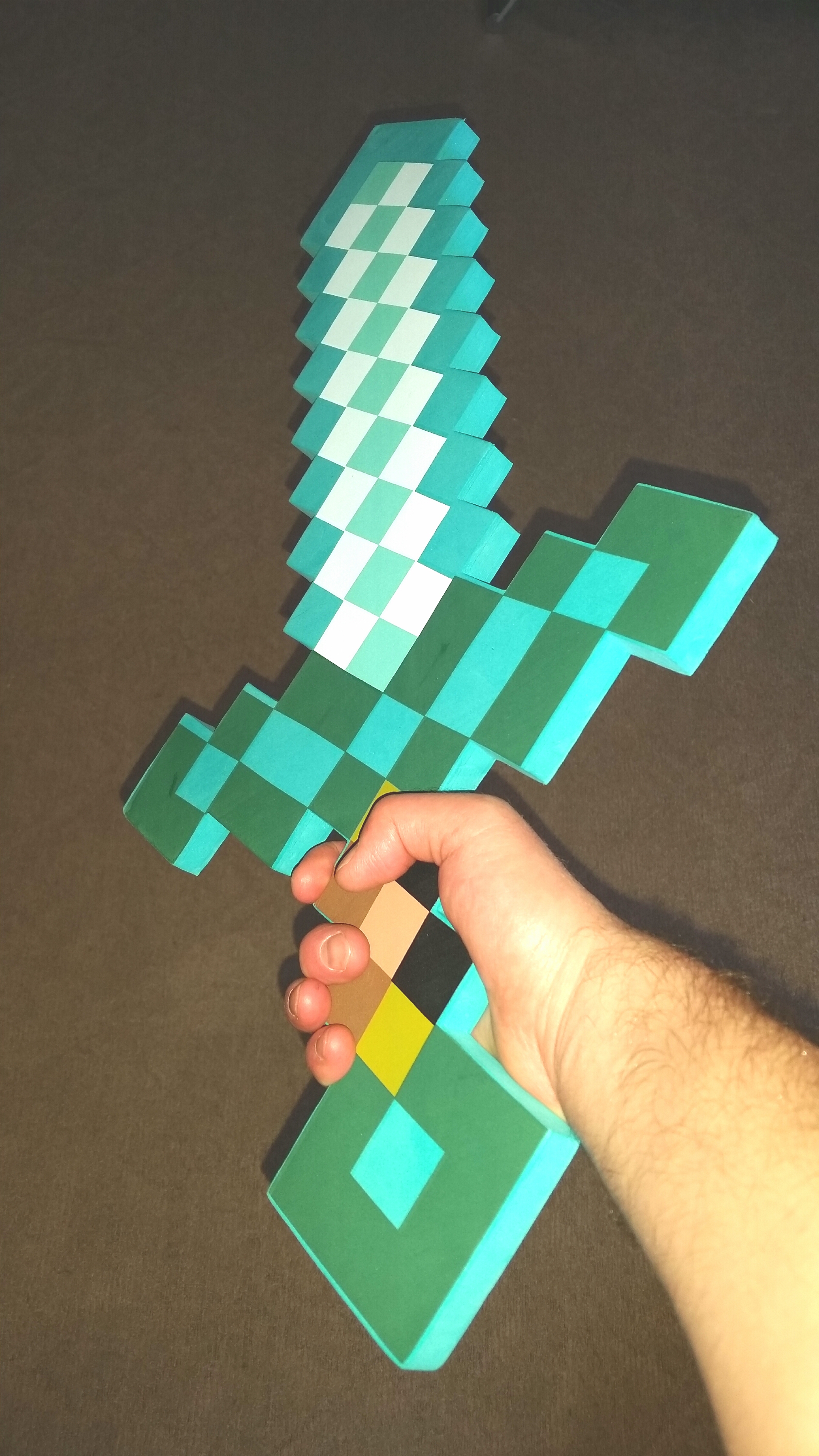 злаяпрезлая сирёгина рука лютобешено сжымающая майкрафтовский меч)))))