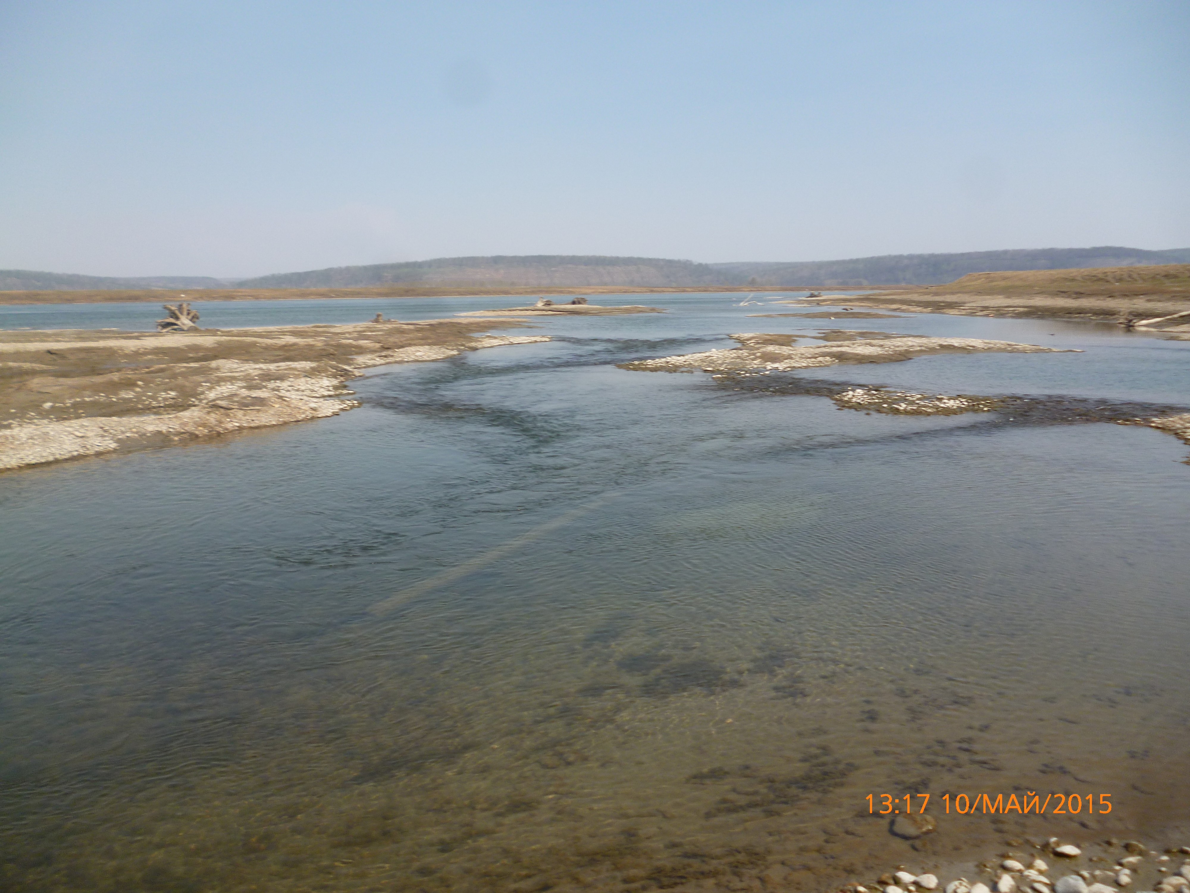 Река Ангара реально обмелела.