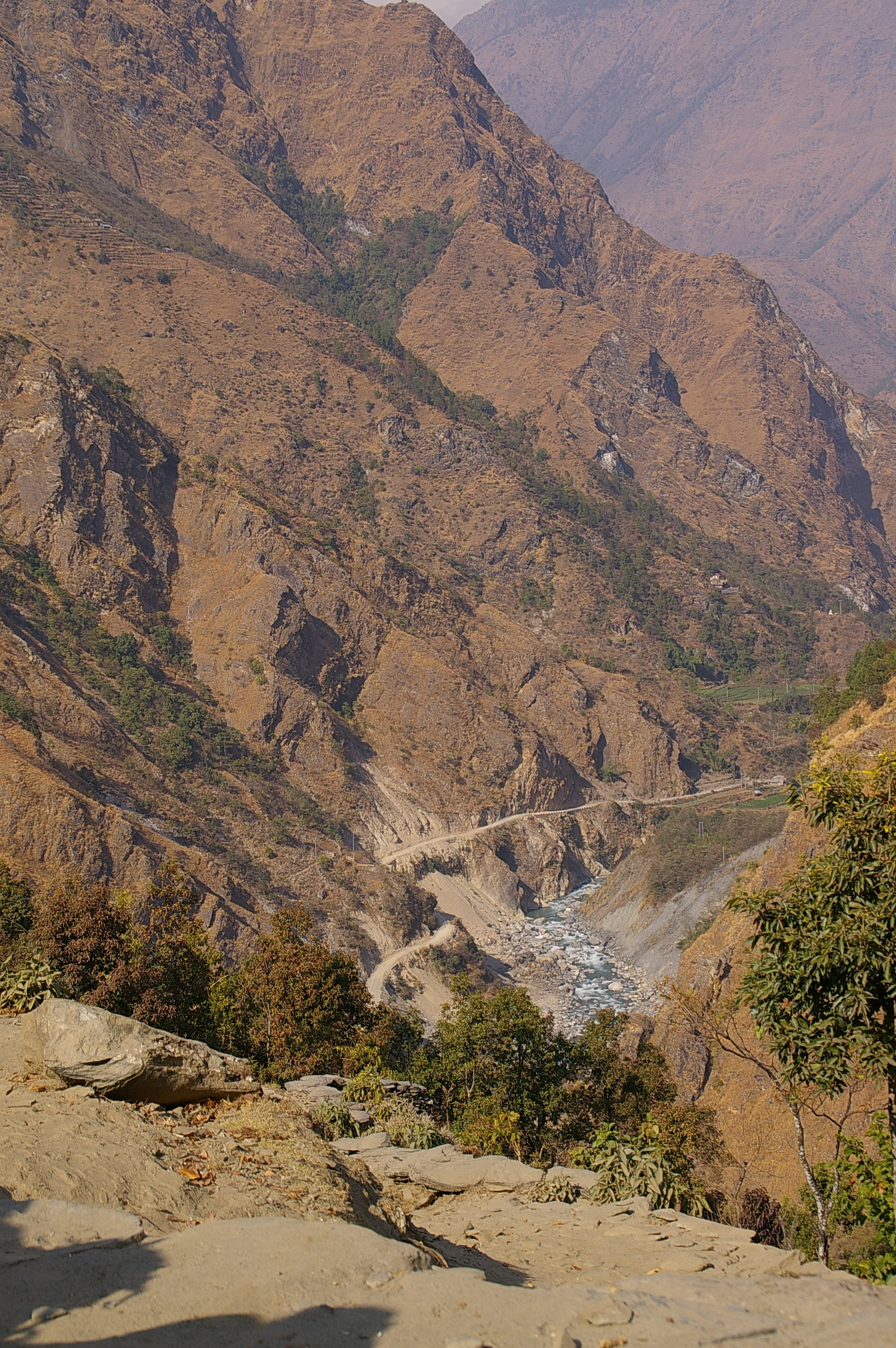 двухкилометровое ущелье