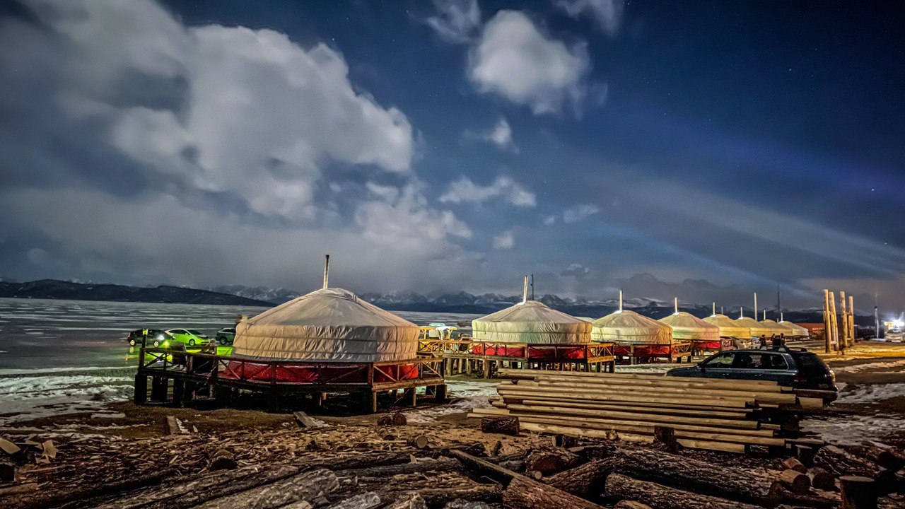 Белеют юрты…