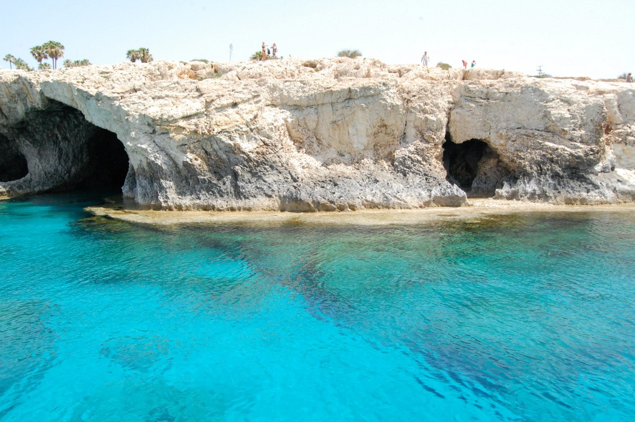 Лагуна и пещеры