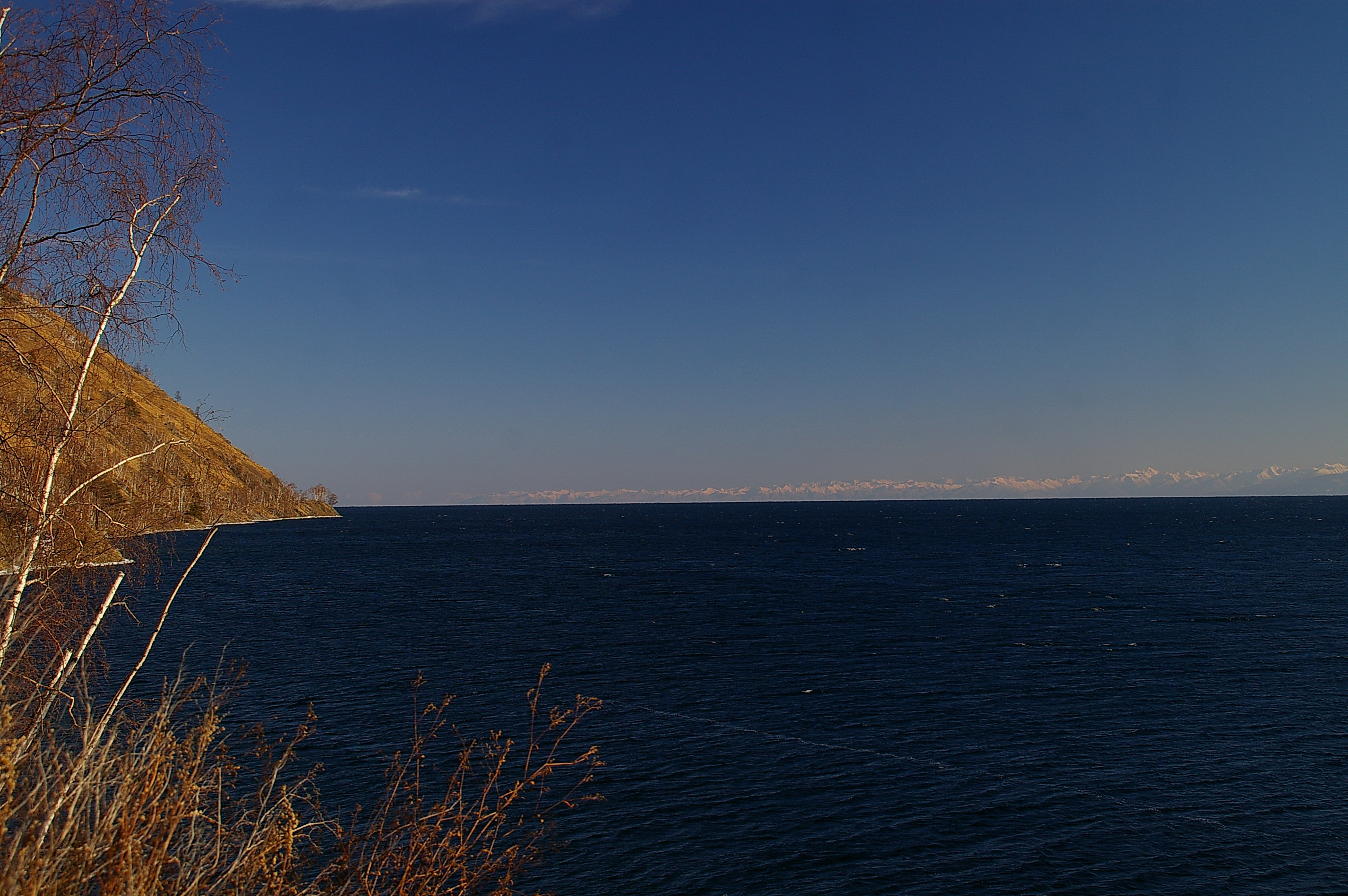 Хамар-Дабан на горизонте подобен миражу