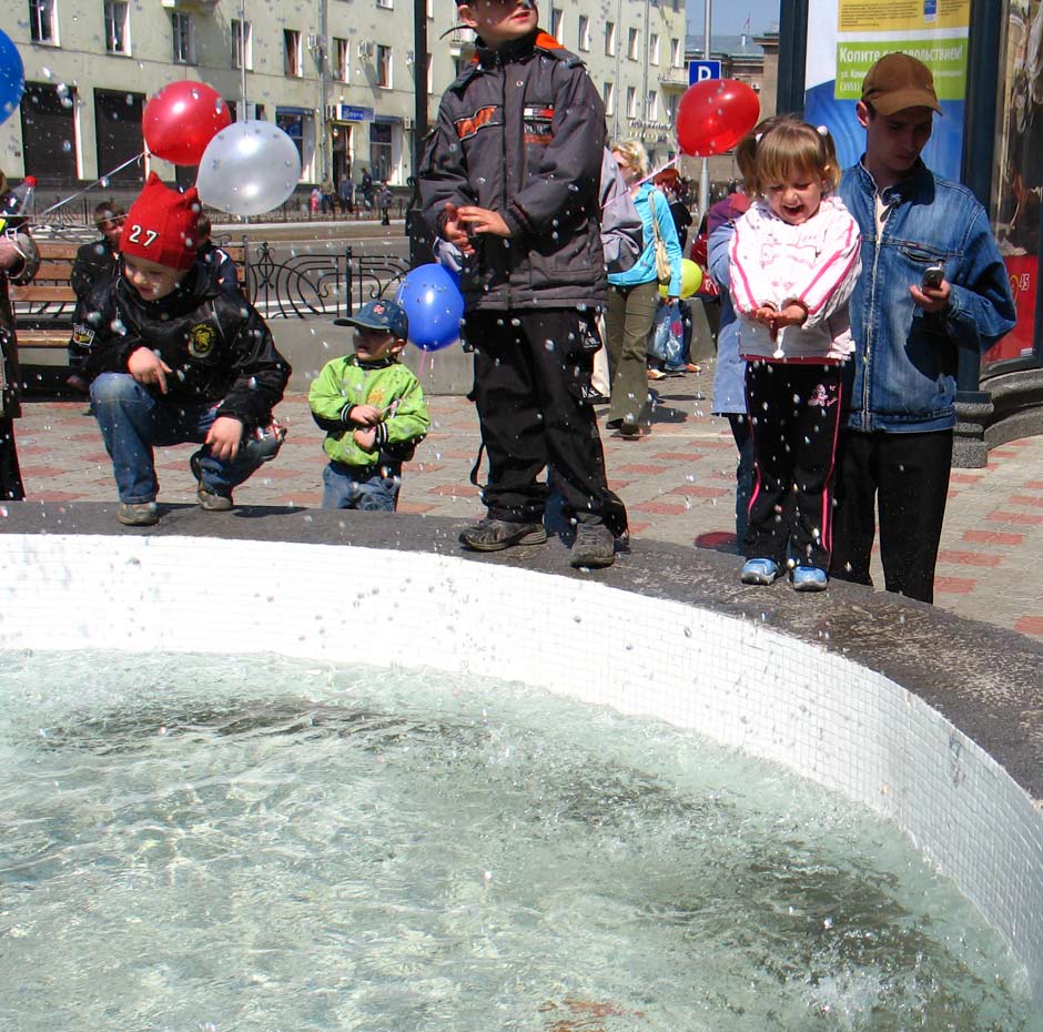 9 мая 2008: у фонтана-2
