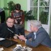 Ален Блюм имел продолжительную беседу с ангарским старожилом 80-летним Иваном Петровичем Ефремовым