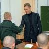 Колония богаче школы