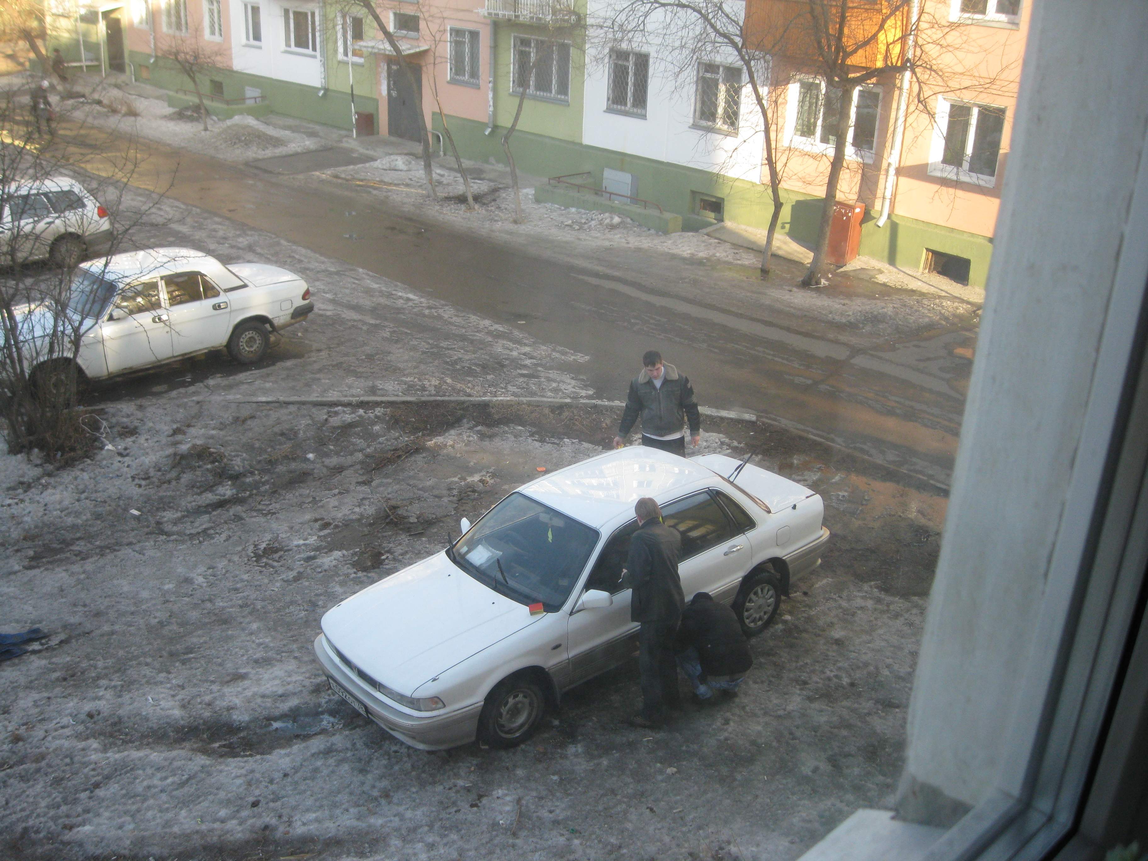 Автомойка на газоне, апрель месяц