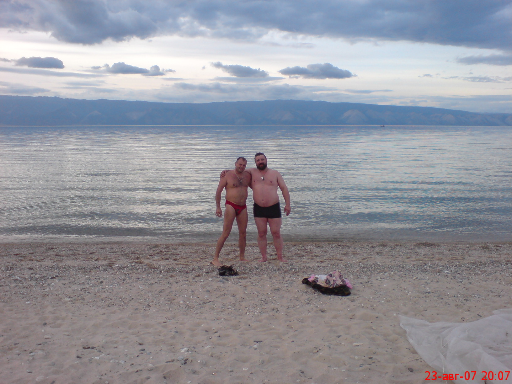  А. Горобец и руководитель "Русского Щита" г. Новосибирск Д. Семёнов после заплыва и баньки "по чёрному"