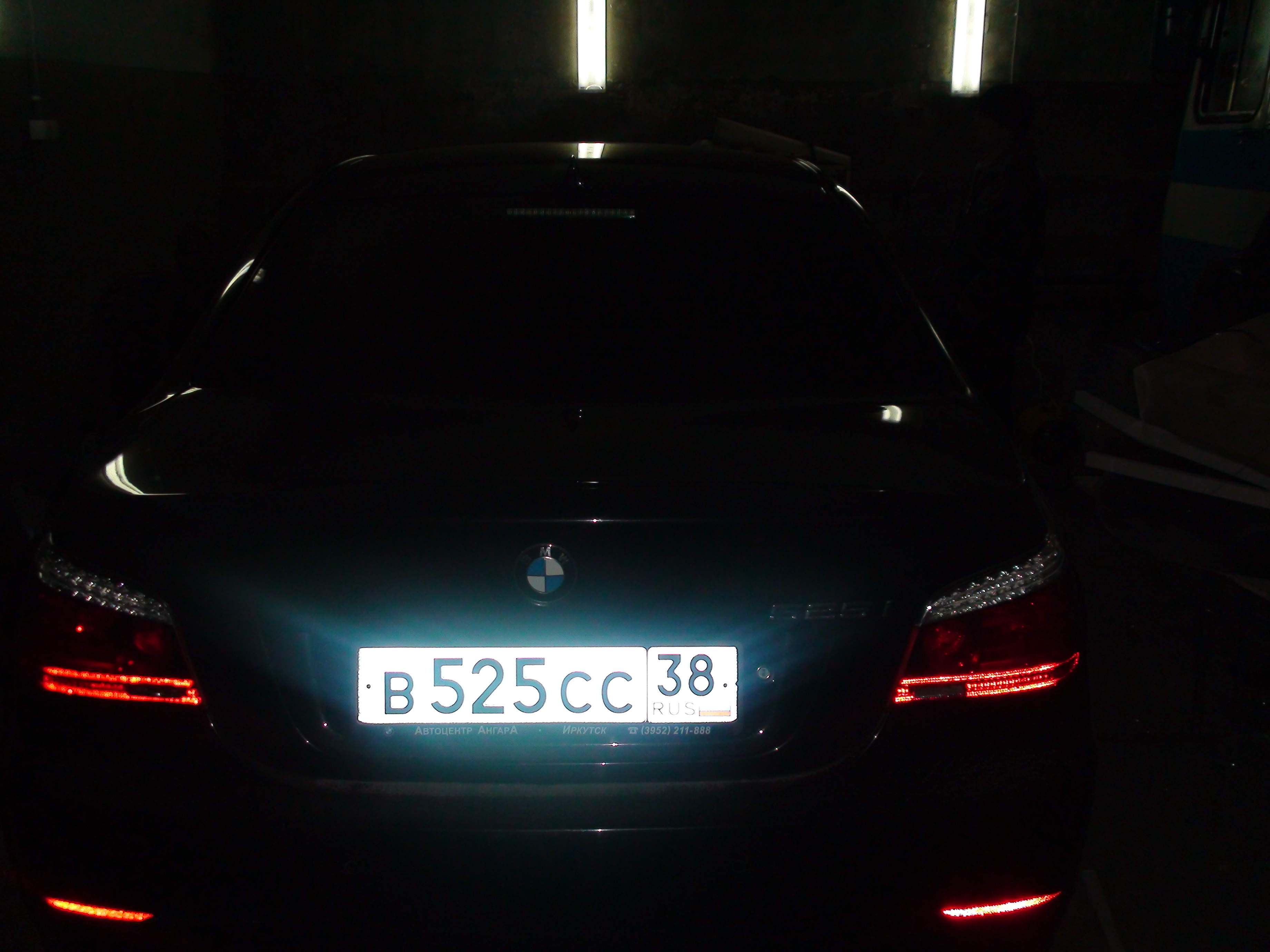 Бэха в школьном гараже