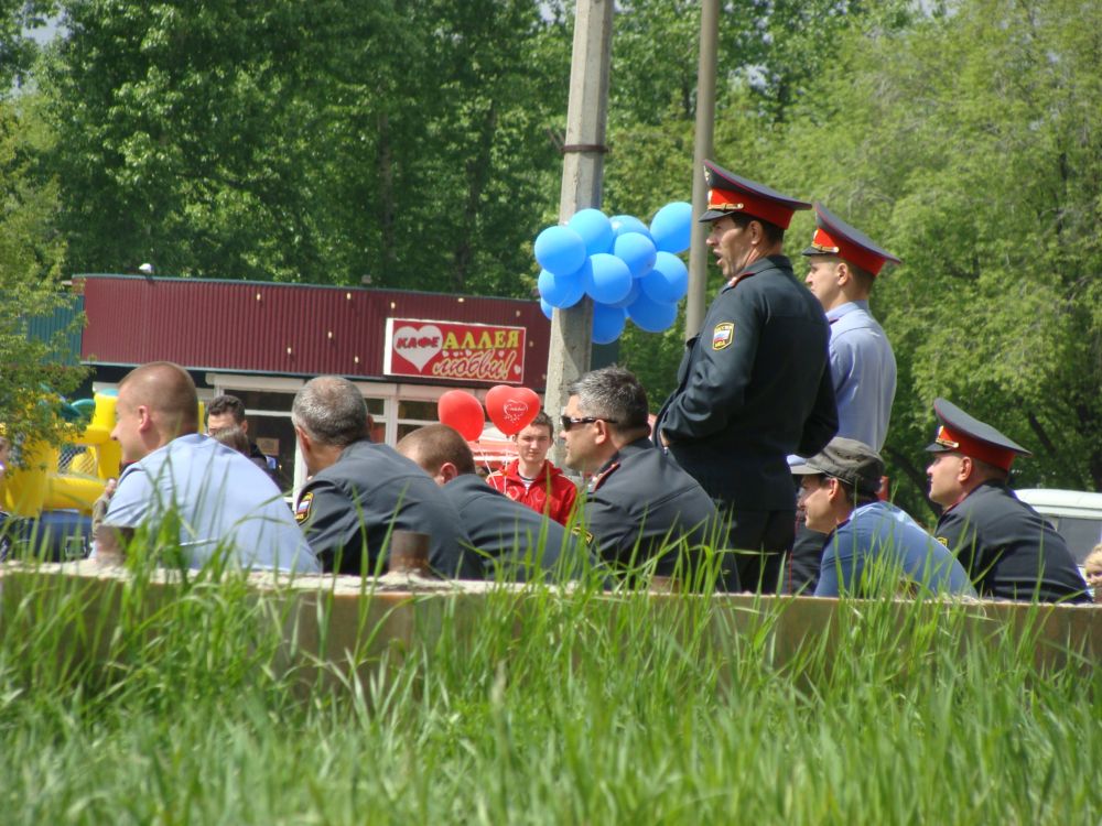 милиции тоже интересно на тёлачек посмотреть