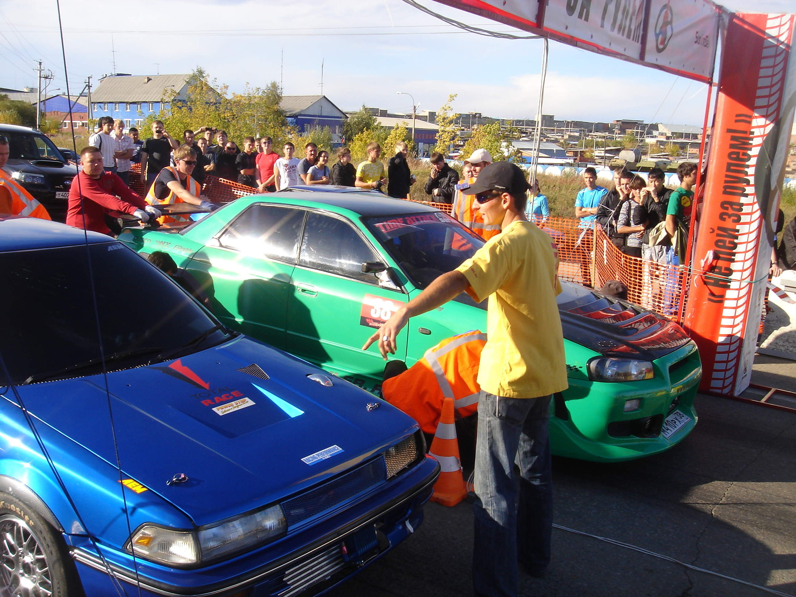 Первым в "анлиме" стал читинец на синем "левине"...Мещеряков на своей зеленой "годзидле" - вторым...