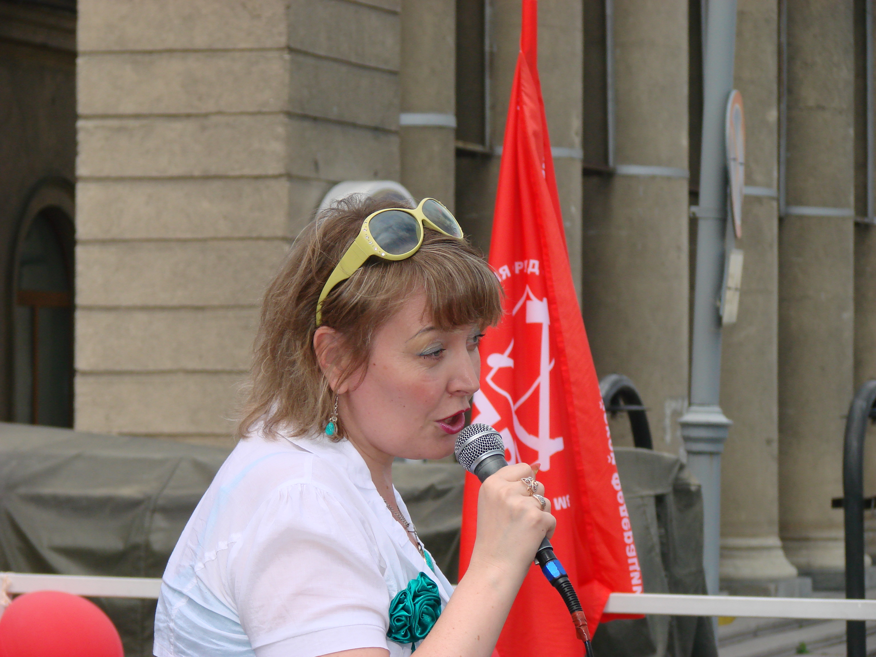 Праздник партийной прессы - 2010, конкурс "Прославься за минуту", ведущая.