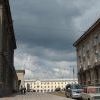мрачные  тучи  возле  здания  администрации....
