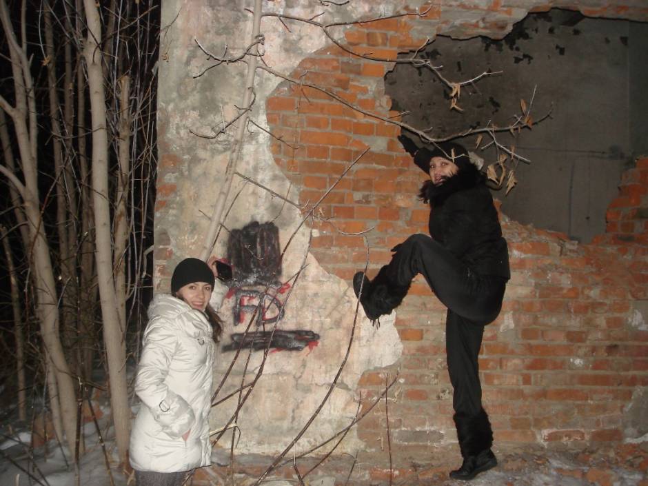 А дальше пусть мальчики лезут=) троечка все-таки...