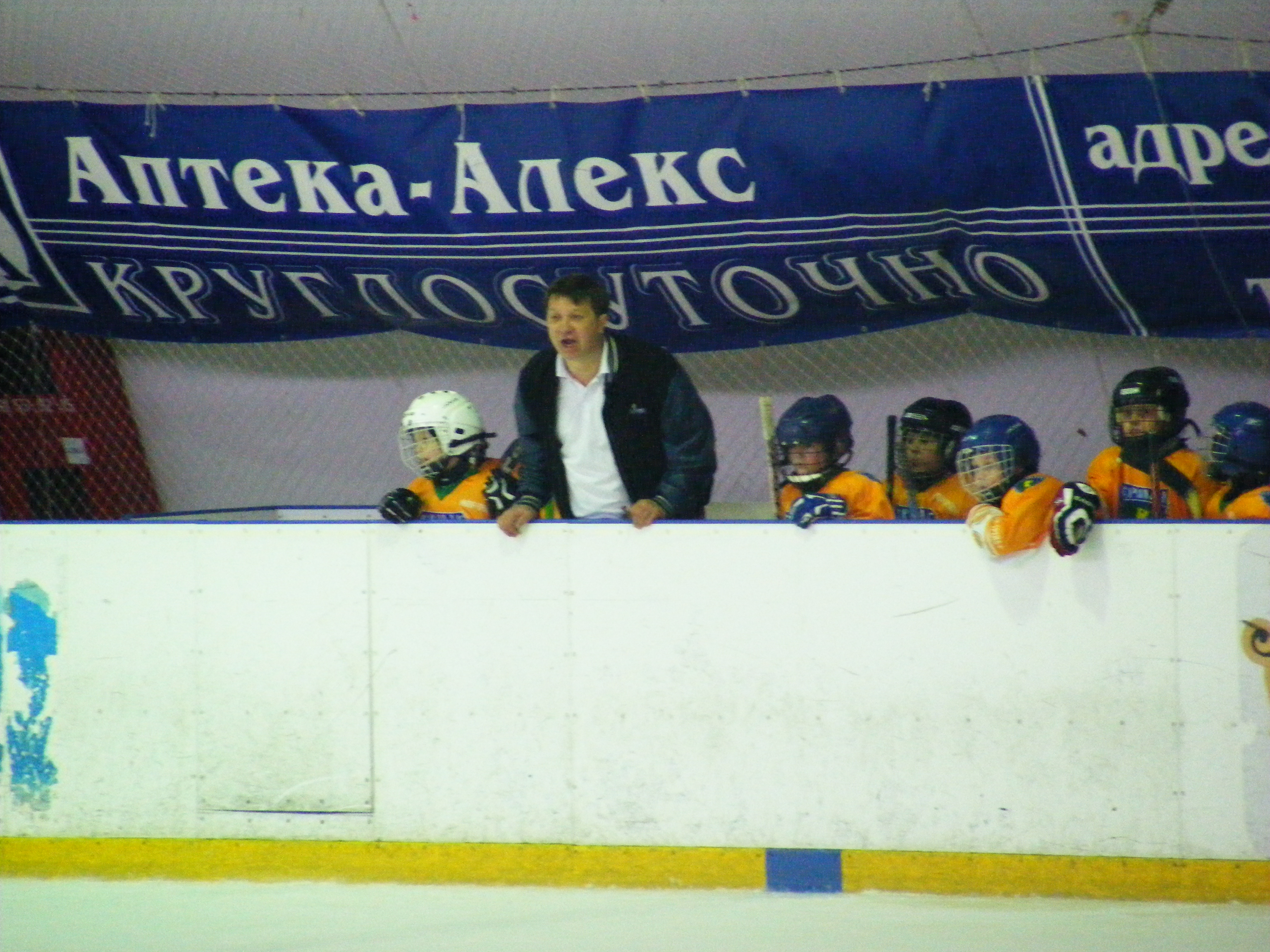 неадекватное повидение тренира команды "Ермак" 2002г.