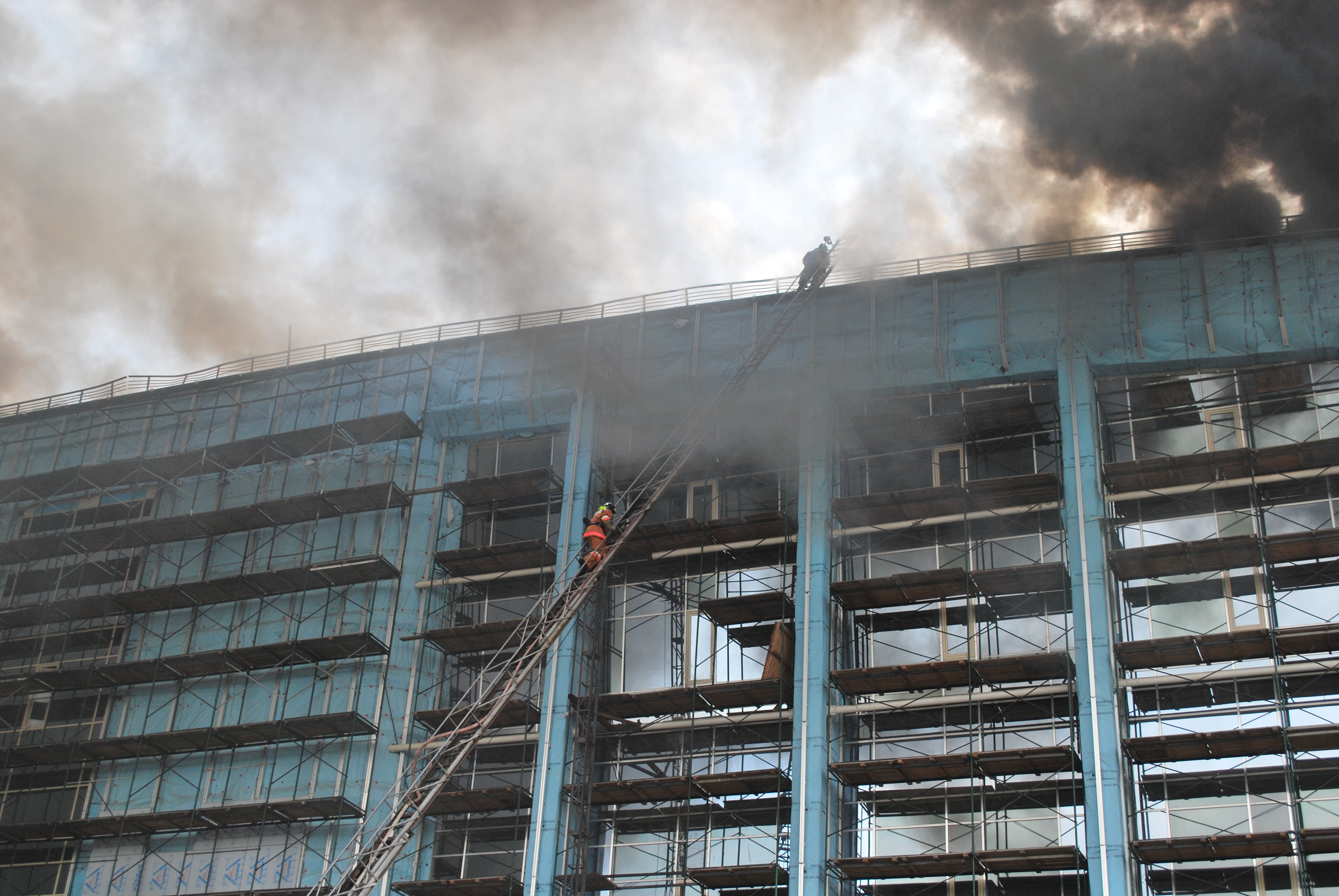 Фотографии пожара на стадионе "Ермак", 20.10.2009, 17:37-17:51 