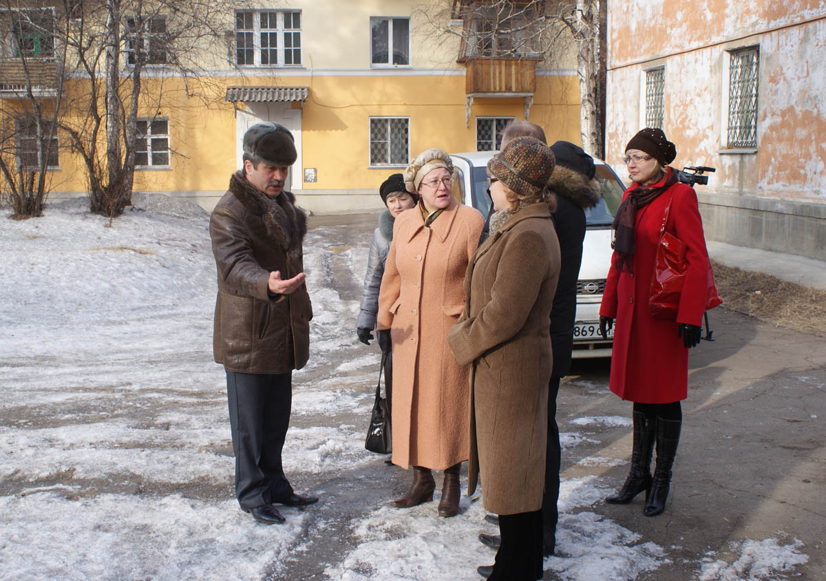 Двор со снегом (60 квартал)