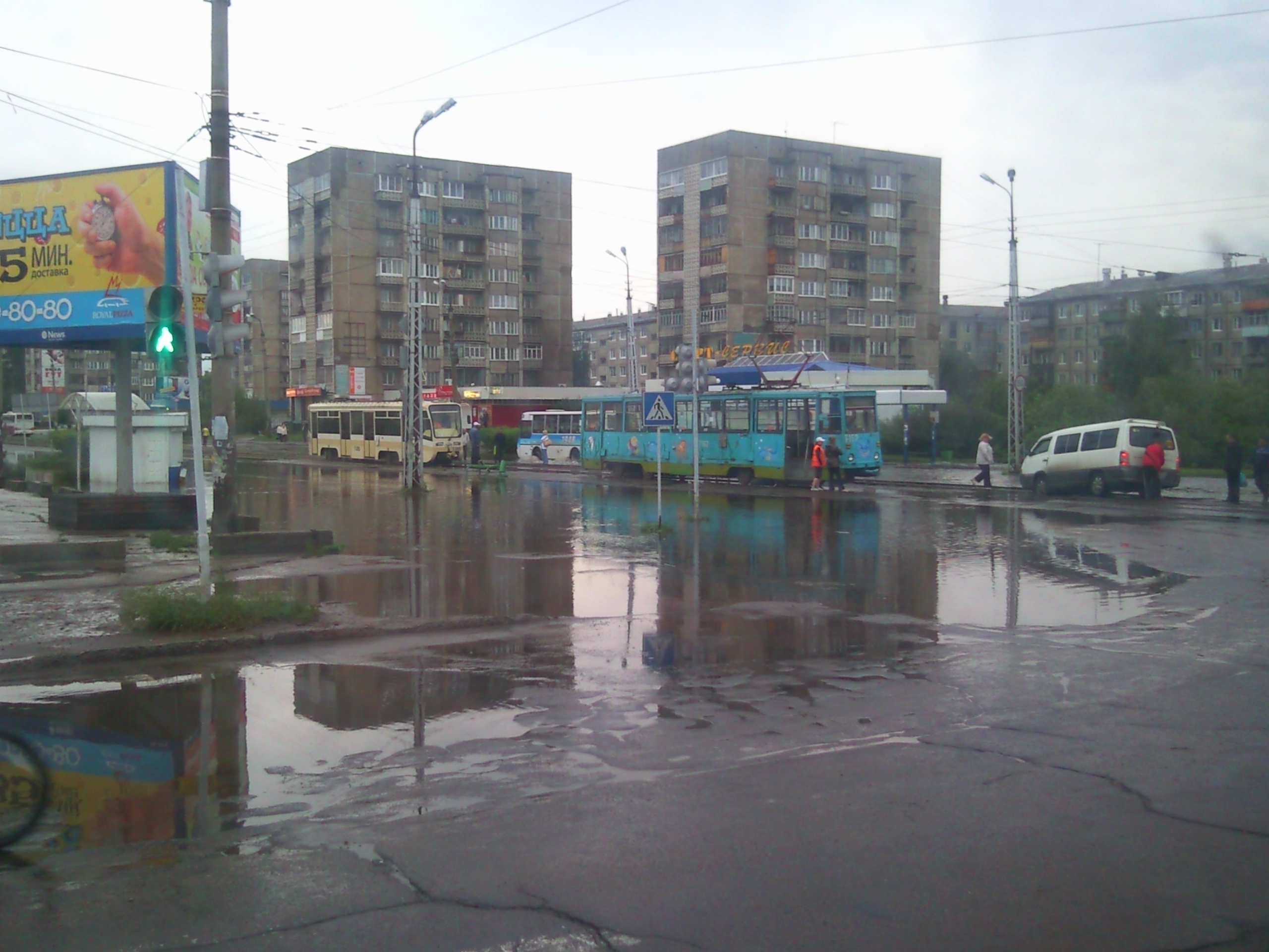 пересечение Социалистической и Коминтерна 6.36 утра)))