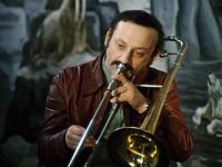 Кадр из фильма "Гараж"